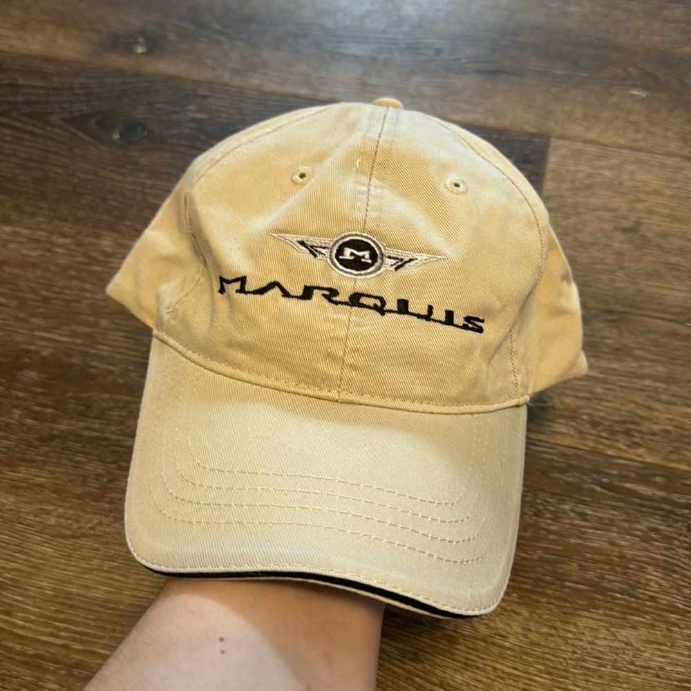 Marquis hat
